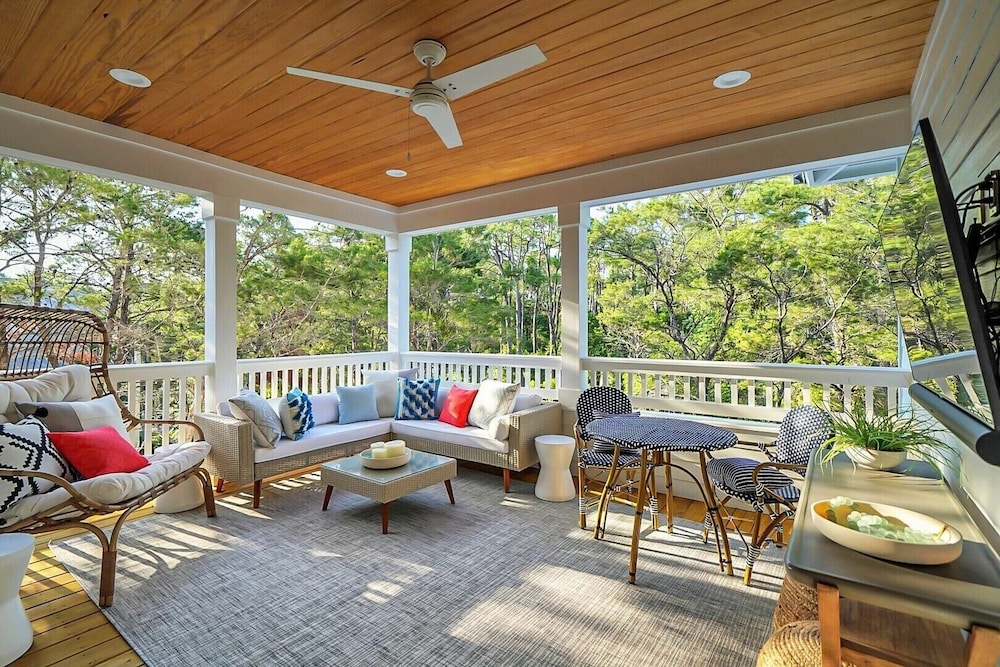 Amour La Mer by Avantstay Rooftop Patio, Pool Access, Walk to Beach view 5