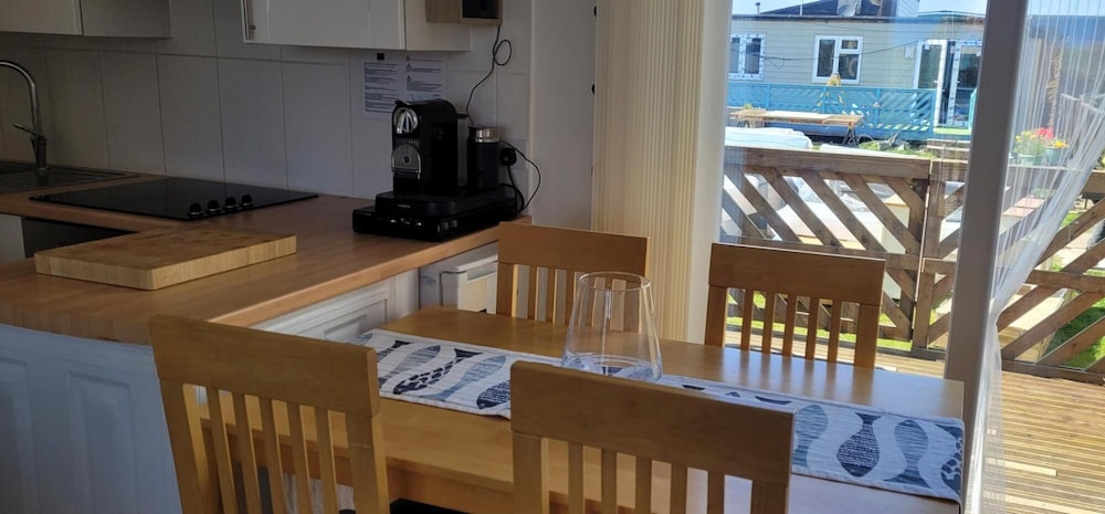 19C Medmerry Park 2 Bedroom Chalet view 5