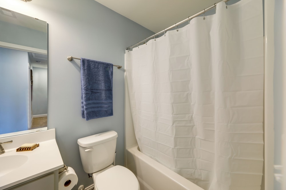 Holly Ridge Vacation Rental ~ 5 Mi to Beach