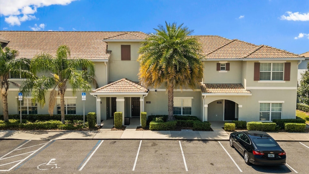 Upstay: Family-friendly 4BR Townhouse w Pool & BBQ