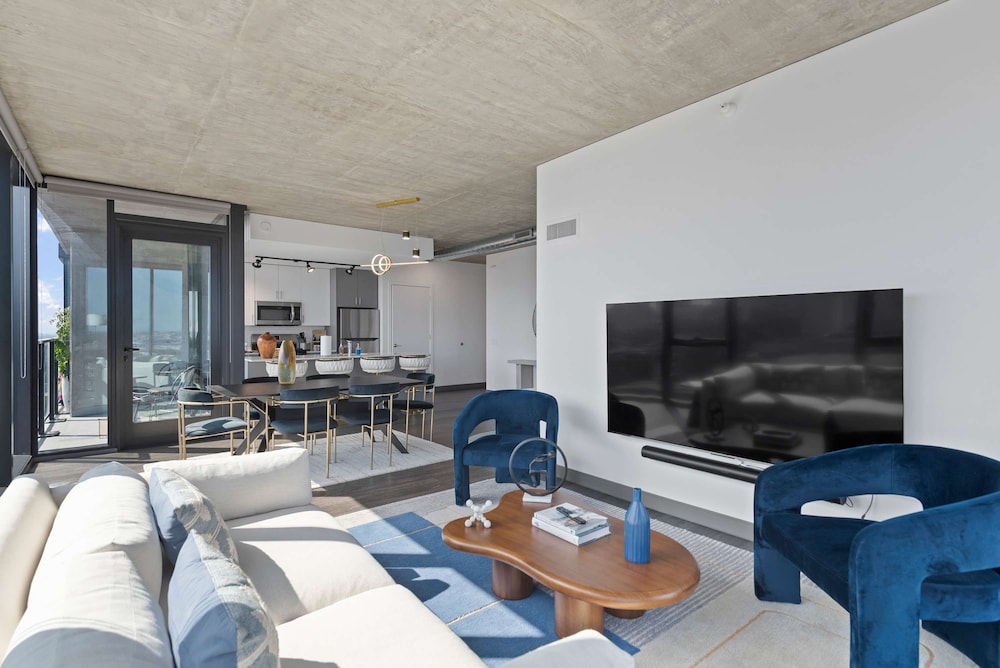 Cloud9 6 apt for 30ppl Fulton Market The Nouveau