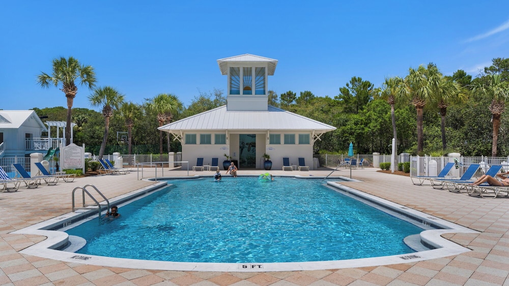 Lakefront Haven in Carillon Beach