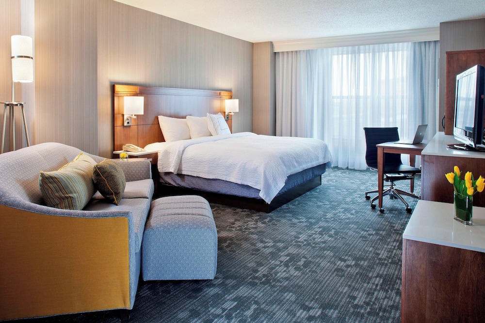 Pueblo Vacations - Courtyard by Marriott Pueblo Downtown - Property Image 1