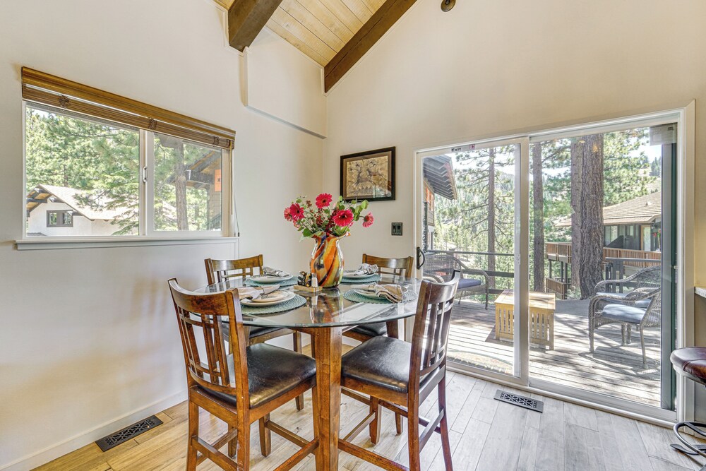 Walk to Diamond Peak: Luxe Chalet w/ Mtn-view Deck