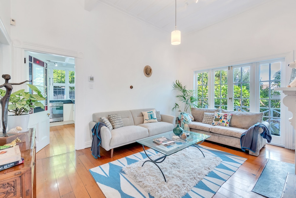Classic 3 Bedroom Home near Ponsonby Rd view 4