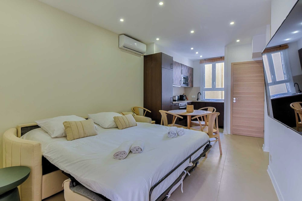 Cozy Apartment Juan-les-pins / 200m Beach
