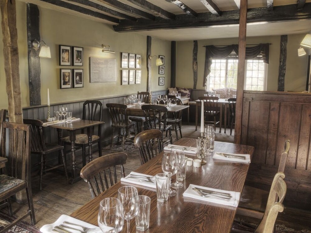 Devizes Vacations - The George  Dragon - Property Image 6