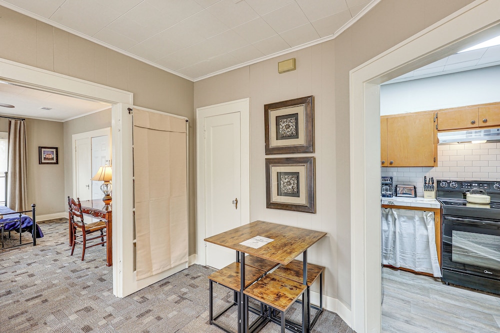 Easy Highway Access: Texarkana Condo Near Dtwn