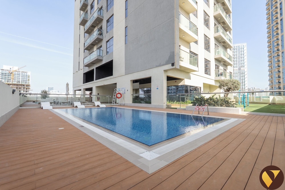Jeewar JVC near Circle Mall Pool Gym