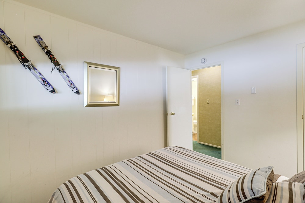 1 Mi to Beach: Cozy Incline Village Condo!