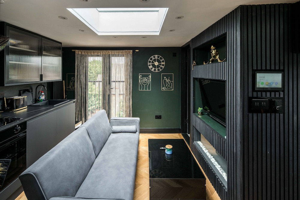 Converted Cosy 1BD Self-Contained Studio for 3