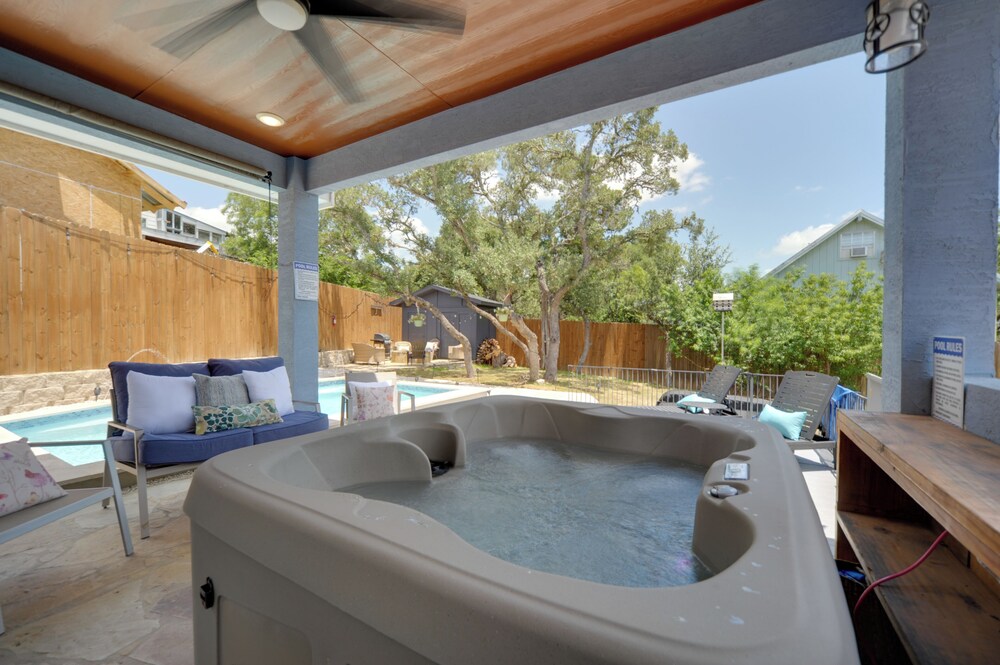 Heated Cocktail Pool & Spa: Canyon Lake Home