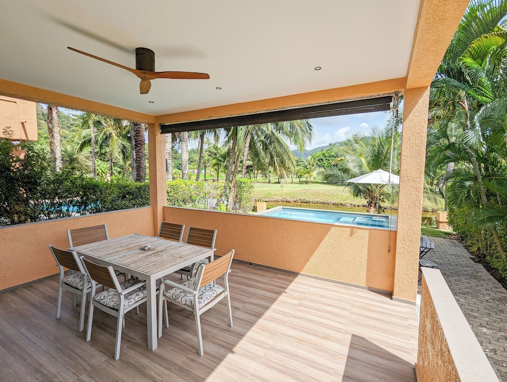 Poolside Apartments and Rooms