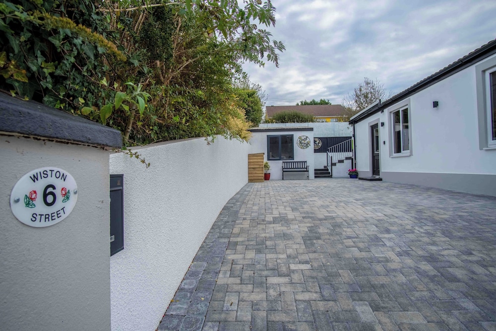 Wiston Street - 2 Bedroom Holiday Home - Pembroke