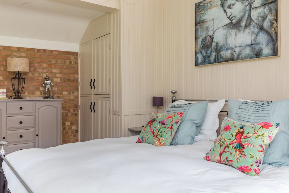 Old Mill Lodge I By Huluki Sussex Stays