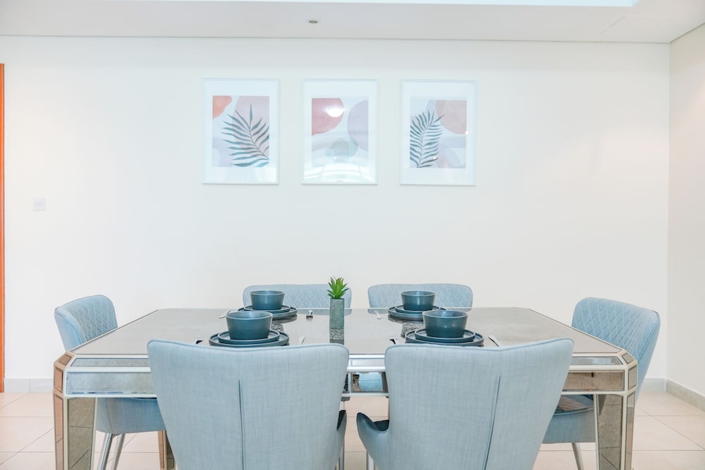 Yogi - Captivating City Retreat In The Heart of JLT — dining