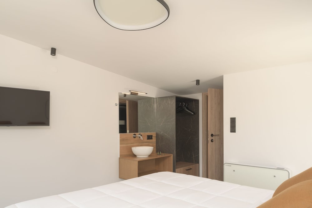 Luxurious Villa Dias With Tennis Court by Estia