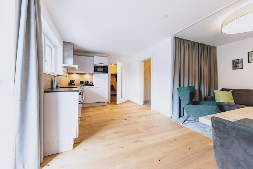 M1 - Balcony Apartment 4