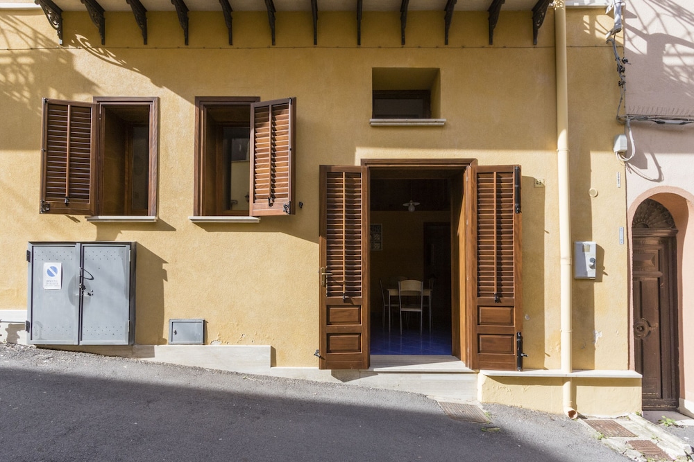 LE Magnolie in Castellammare del Golfo