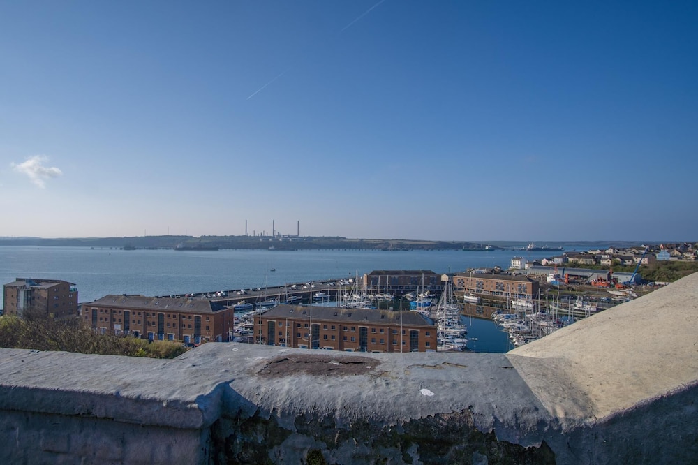 The Penthouse - 1 Bedroom Penthouse - Milford Haven