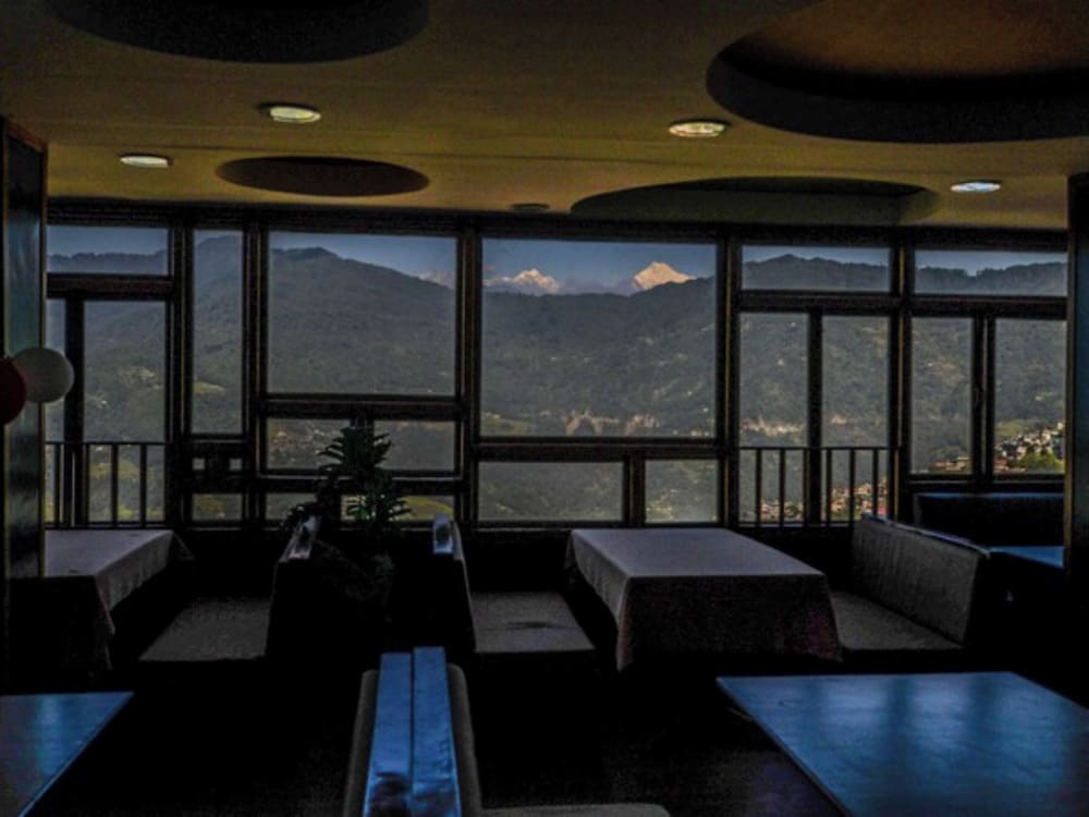 Goroomgo Mist Tree Mountain Gangtok view 2