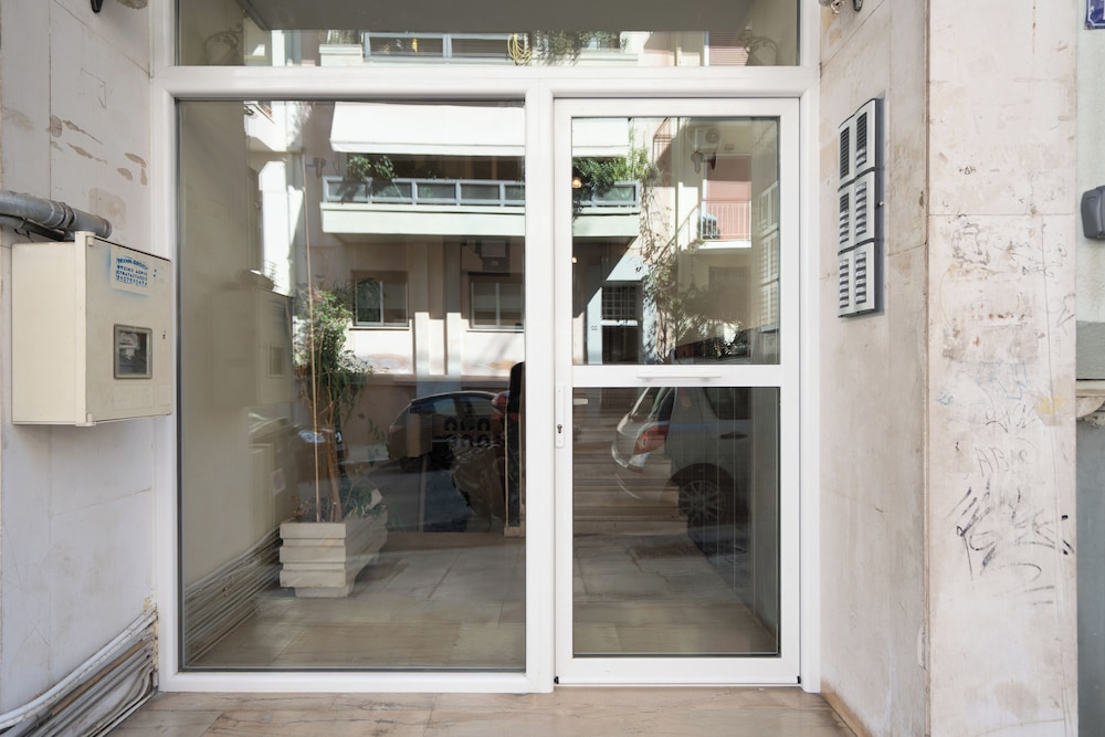 Luxury Comfort in Pagrati - 5 min to Varnava Square