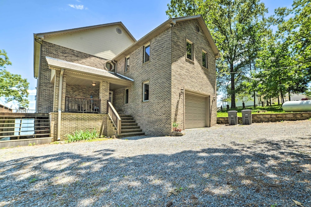 3,000 Sq Ft A-frame Home on Kentucky Lake w/ Dock!