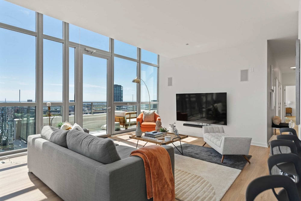 West Loop Group Retreat 2 Penthouses Balconies