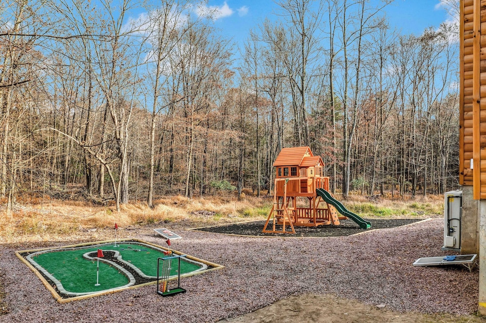 Grand Timber by Avantstay Indoor Pool, Sports Court, Game Room, & More!