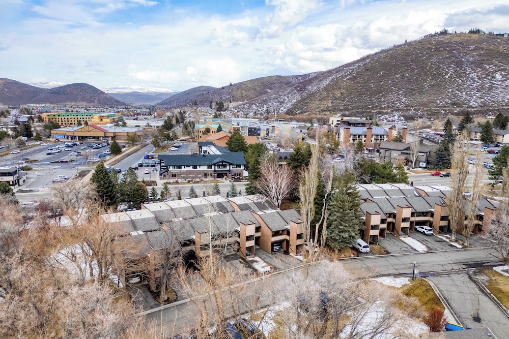 Parkside Condo by Avantstay Walk to Ski Lifts + Town Pool & Hot Tub Access