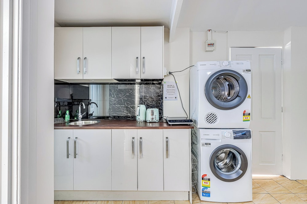 StayAU Cozy 1BR Living Space Chadstone