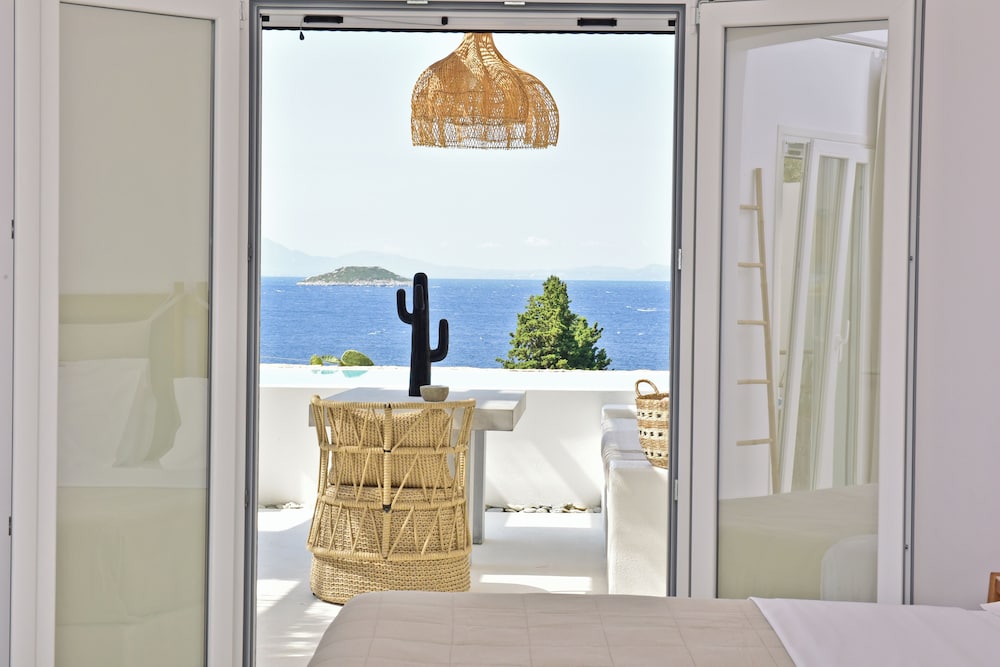 Natura Luxury Villas