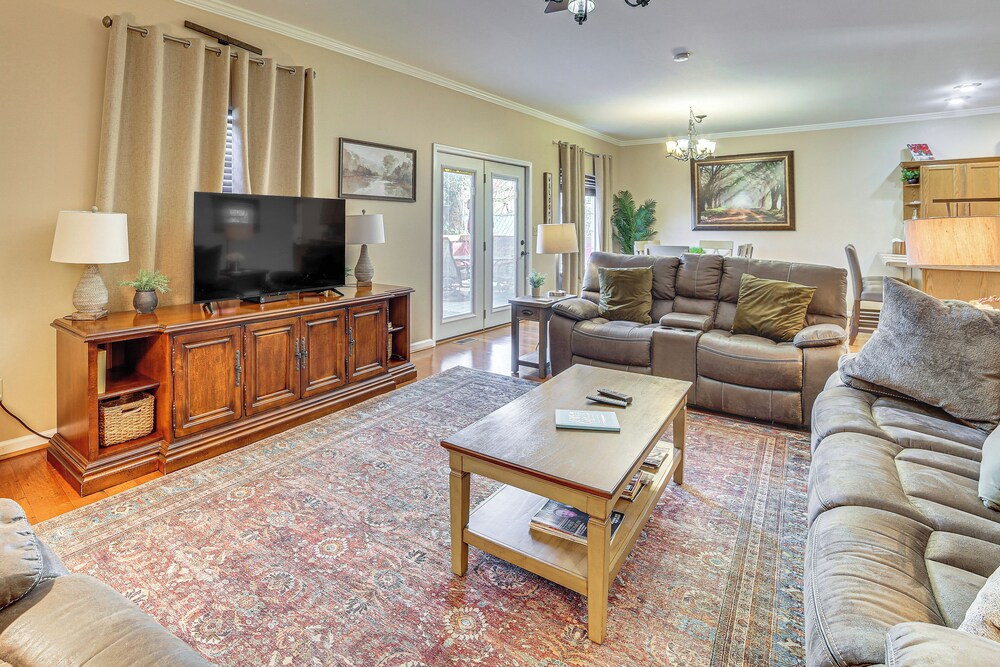 2 Mi to Branson Landing: Quiet Home w/ Lake View