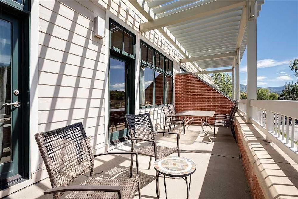 Howelsen Place H307a - Property Image 3