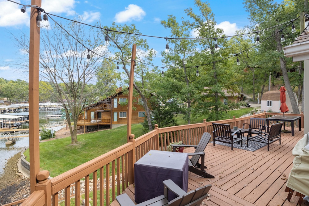 Lakefront Oasis With Skylights & Covered Boat Slip For Extra Adventure