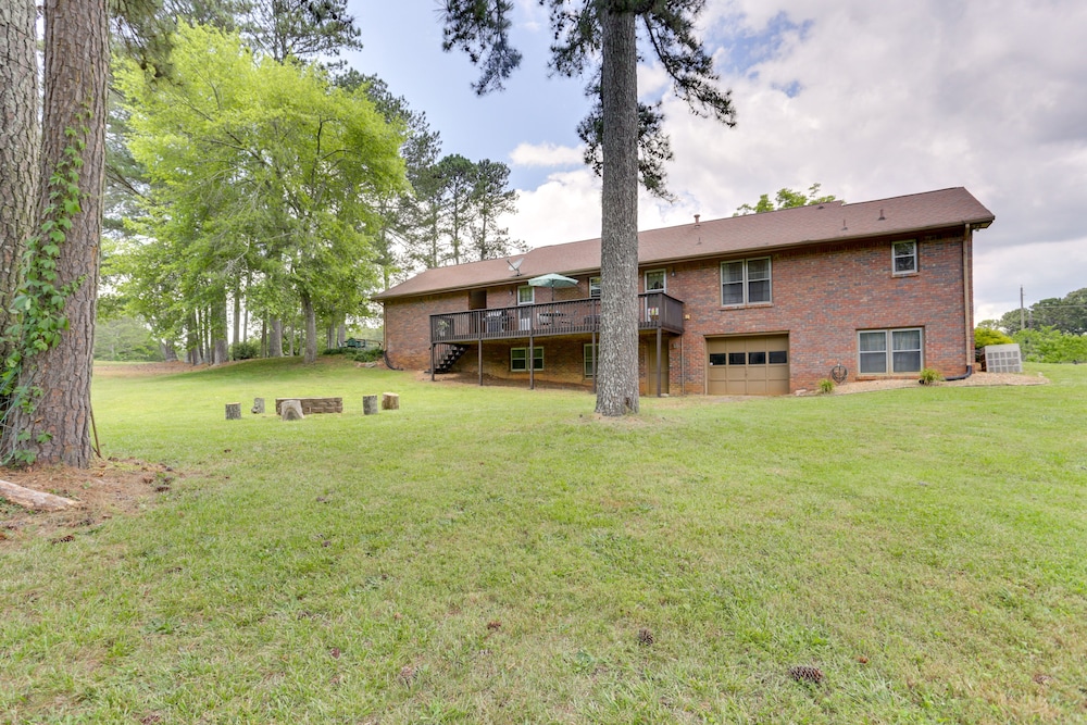Cozy Georgia Getaway w/ Deck, Grill & Fire Pit! view 4