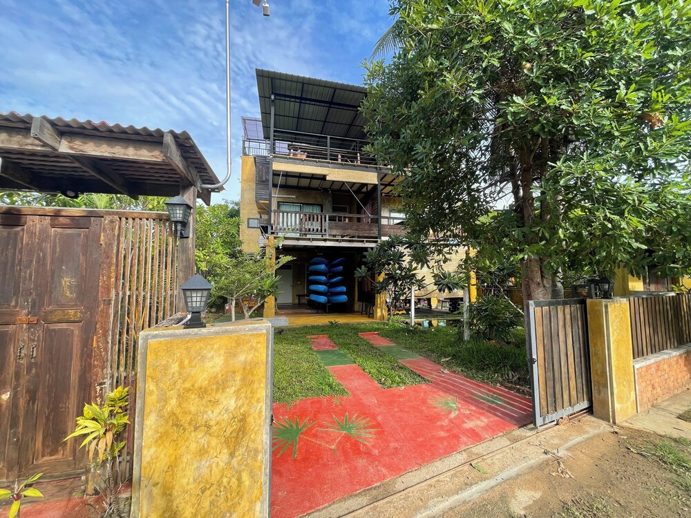Golden Mango House