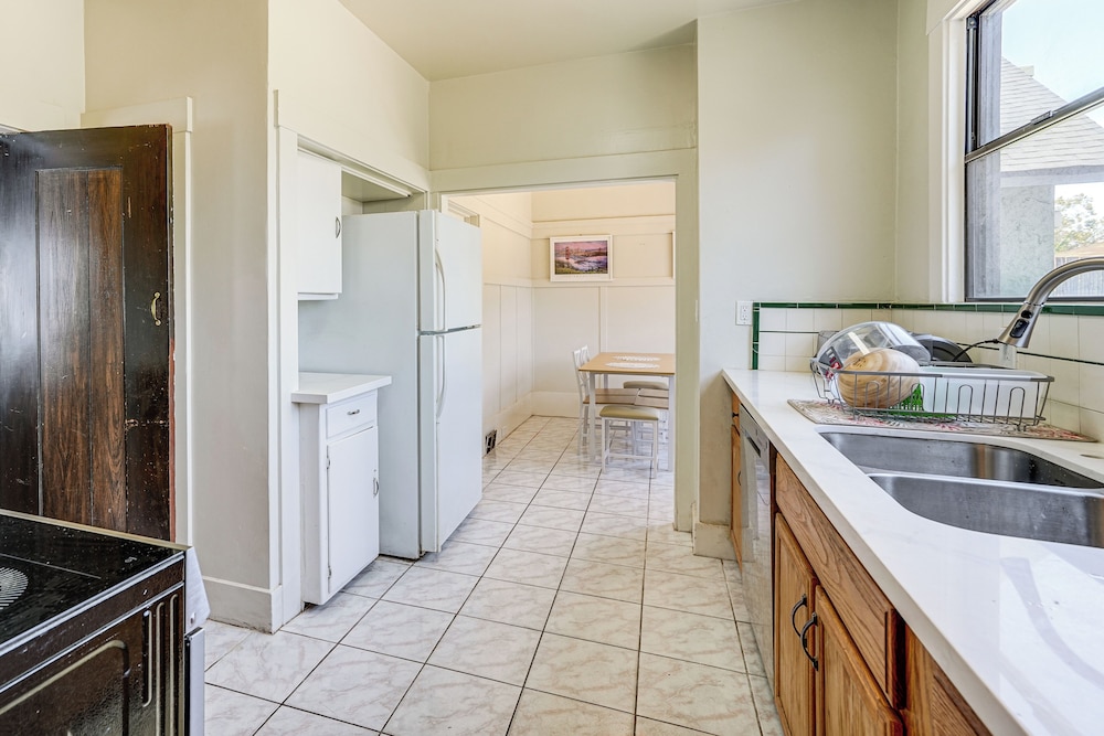 Stroll to SF Bay Beaches! Cozy Home in Alameda