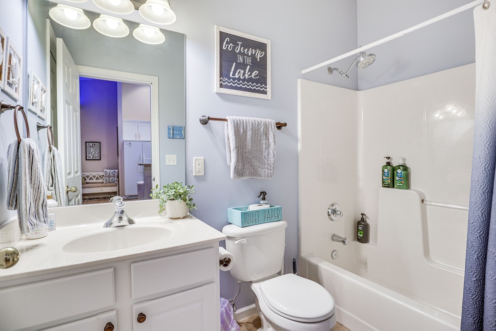 4 Mi to Dtwn: Gem w/ Lake Access in Camdenton