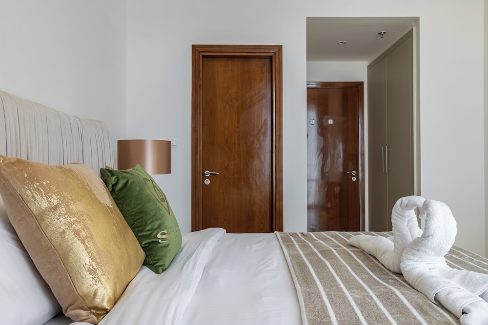 SIMPLY COMFORT Luxury 2Br Apt with Stunning Views Amna Tower