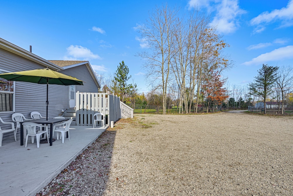 8-acre Bridgman Oasis: Pool, Hot Tub & Game Room