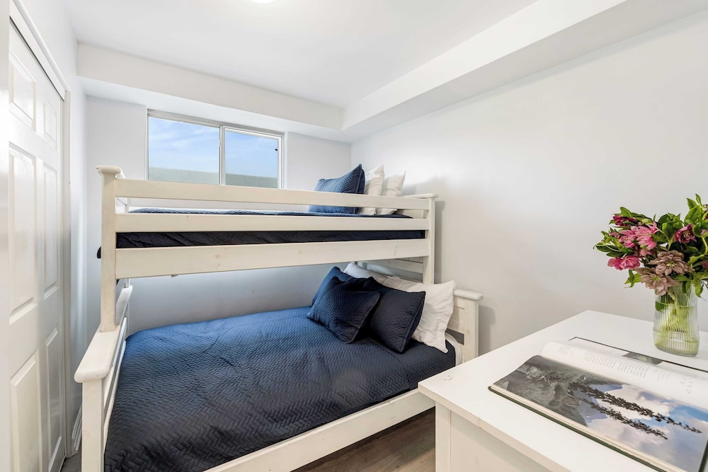 Sleeps 18 Steps to the Beach, Shops & Eateries Ocean Views, Patio, Fire Pit