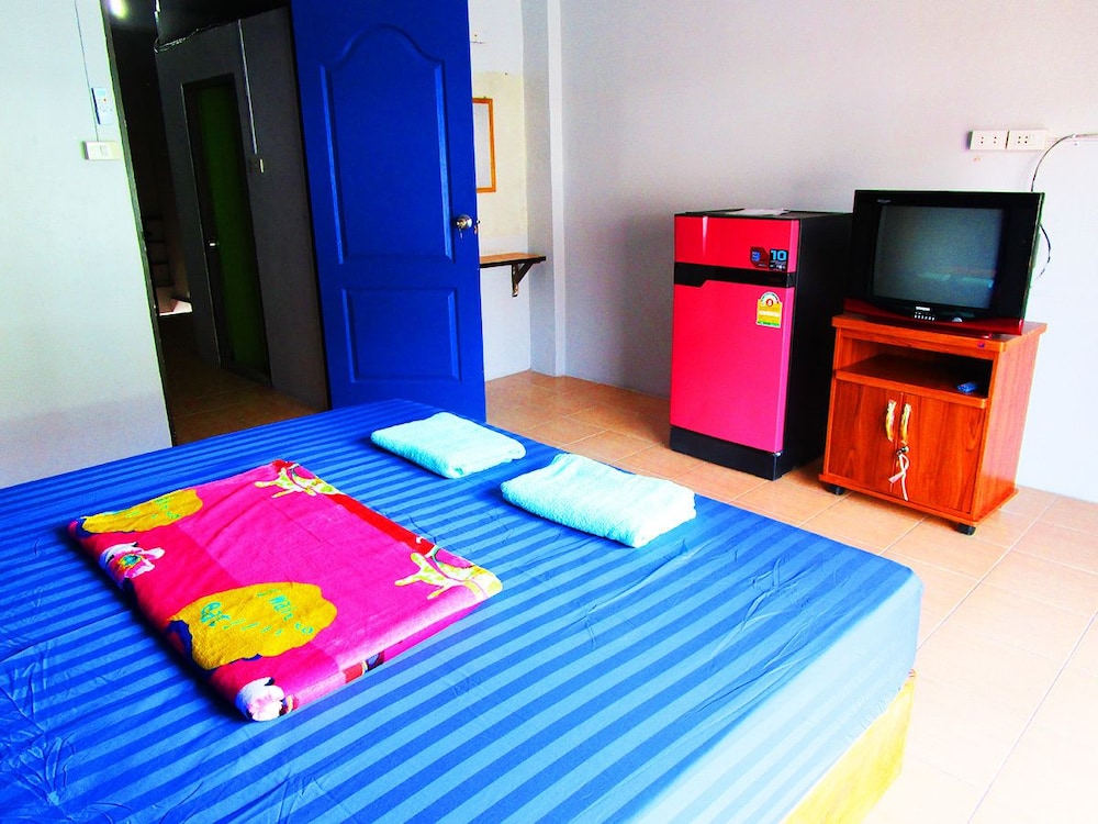Yai Shop & Rooms view 5