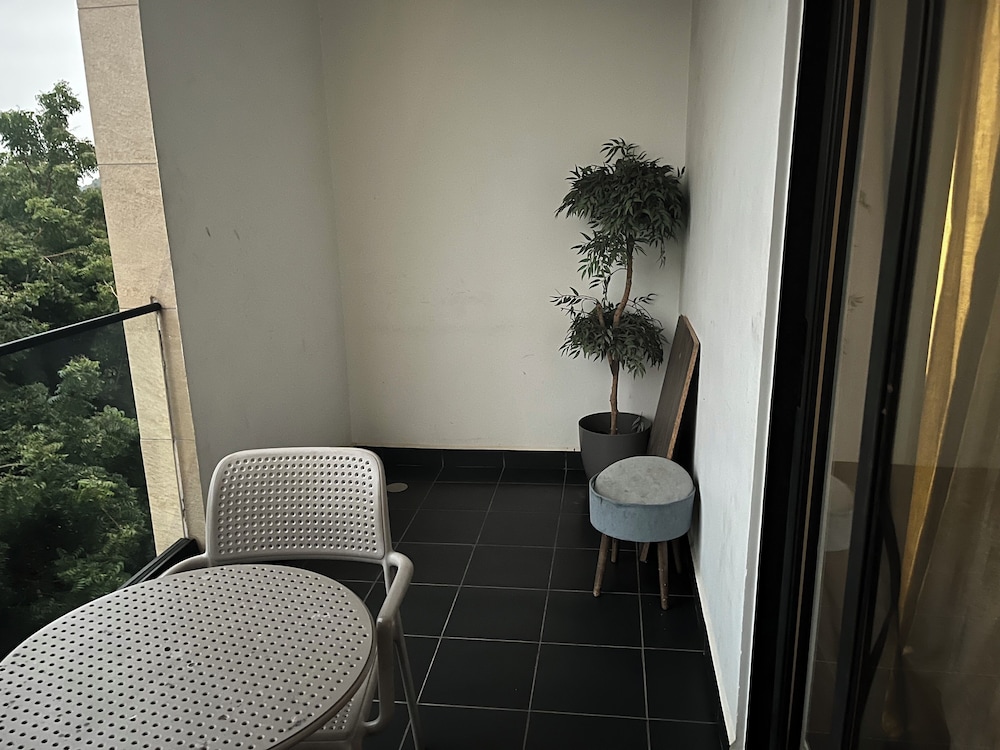 Embassy Gardens Royal Luxury Apartments