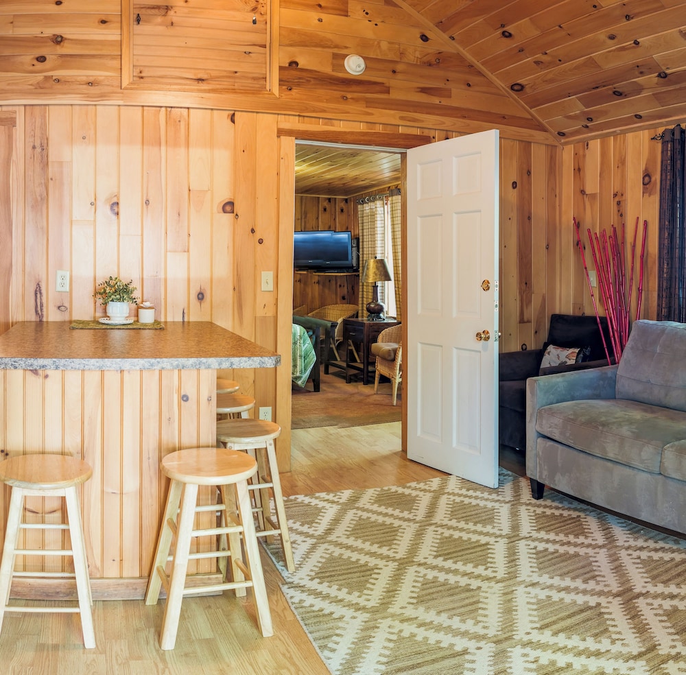 Hinckleys Dreamwood Cottages