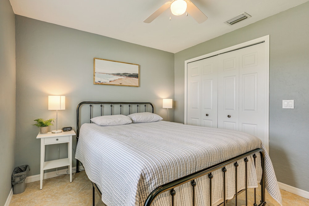 Private Pool & Spacious Yard: Cape Coral Getaway