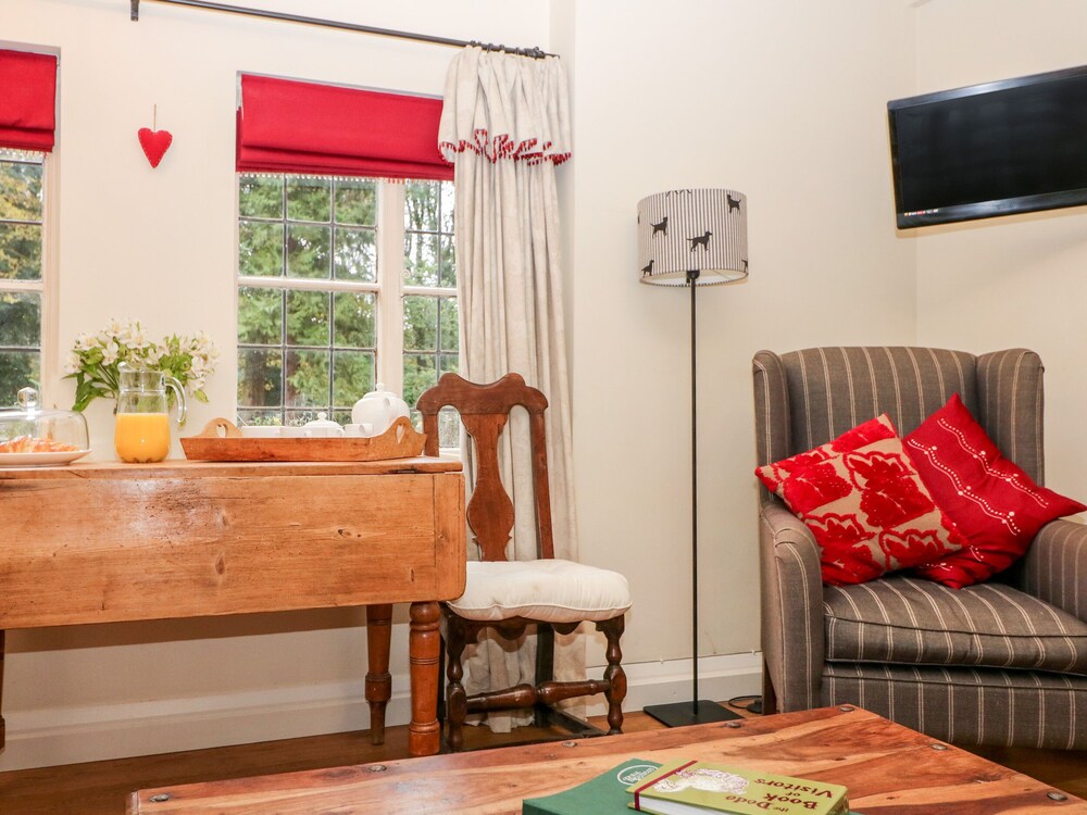 Stroud Vacations - October Cottage - Property Image 1