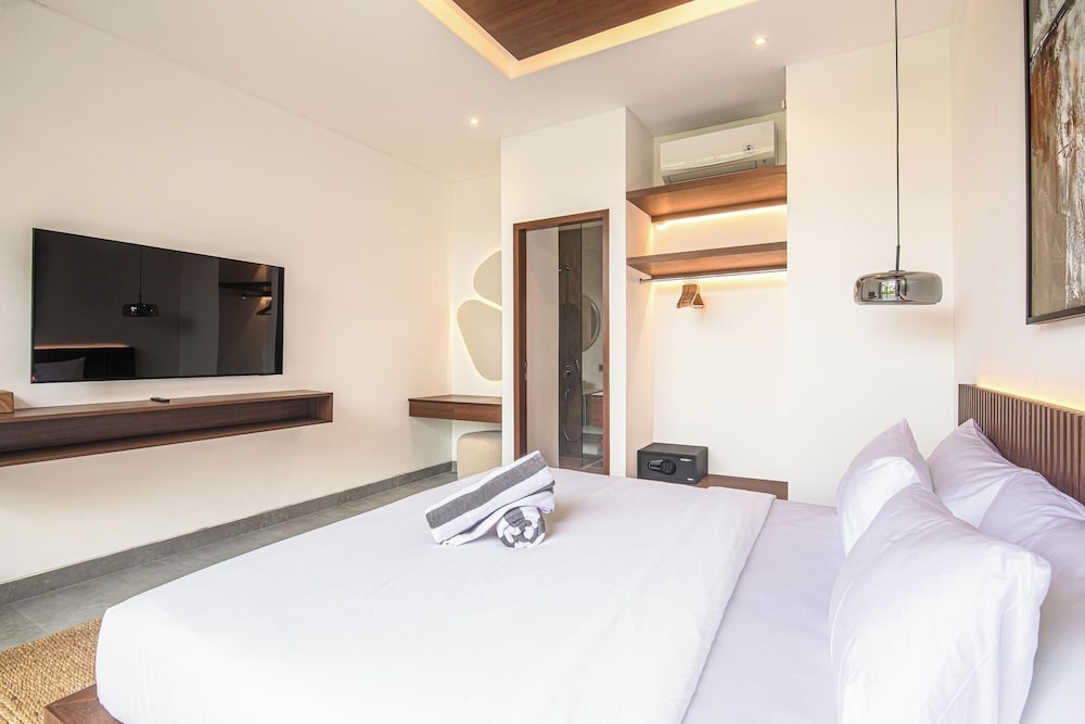 Exquisite 5BR Canggu Villa Steps From the Beach