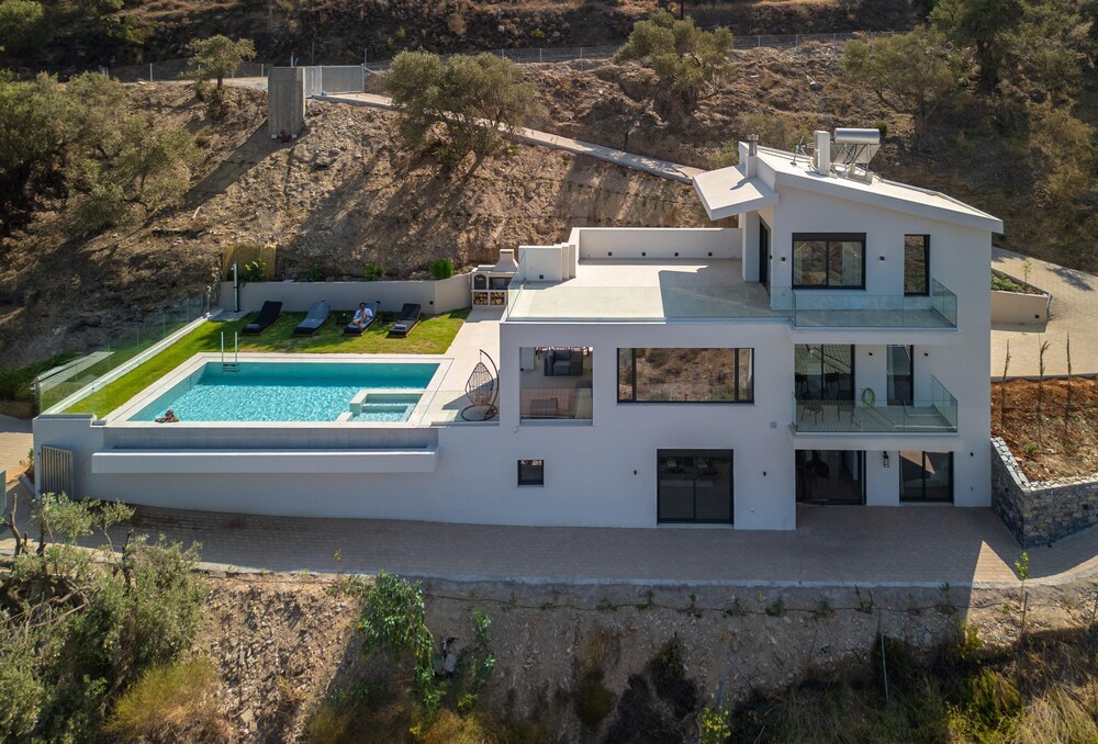 Luxury Villa Verde
