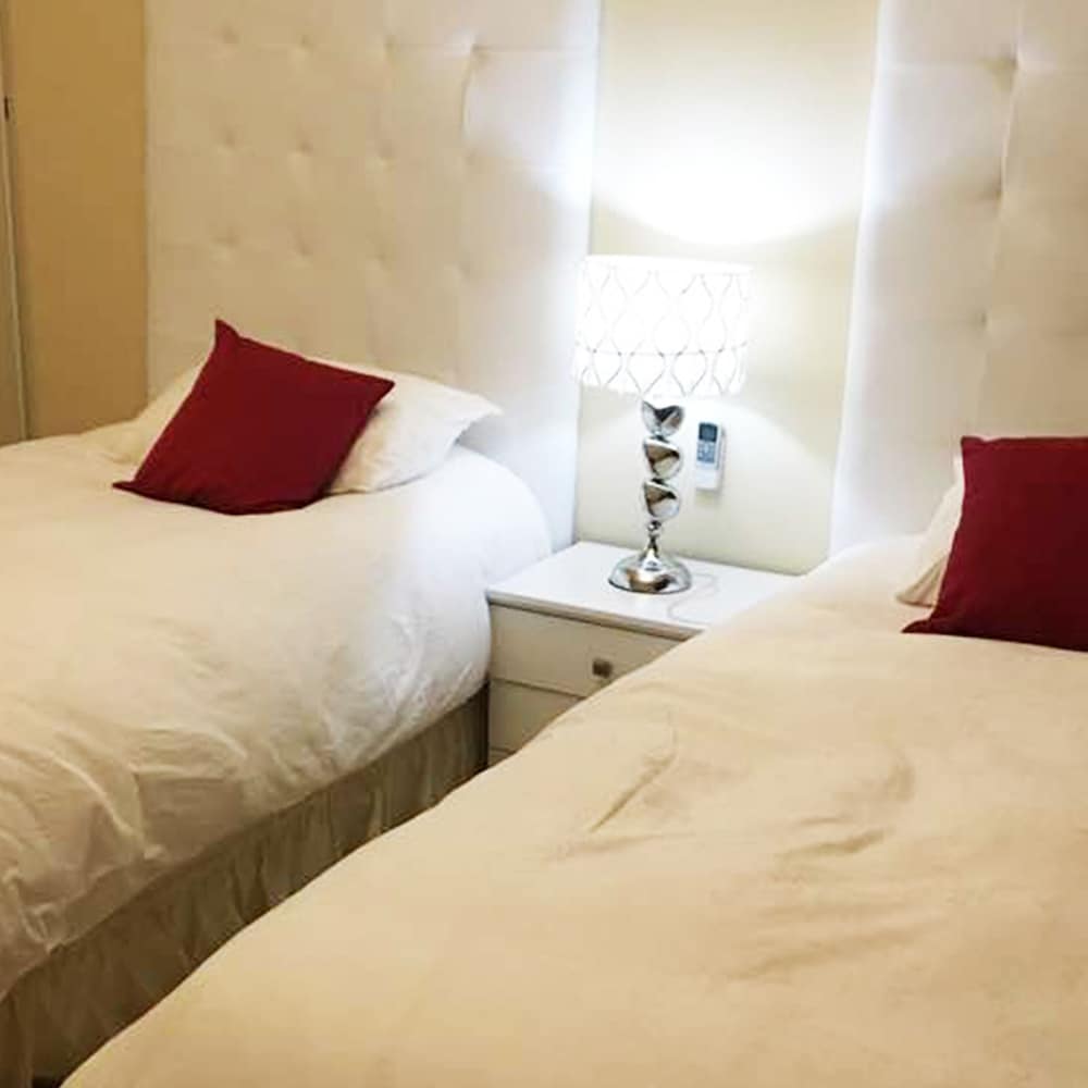 Gold Coast Luxurious and Stylish Condo